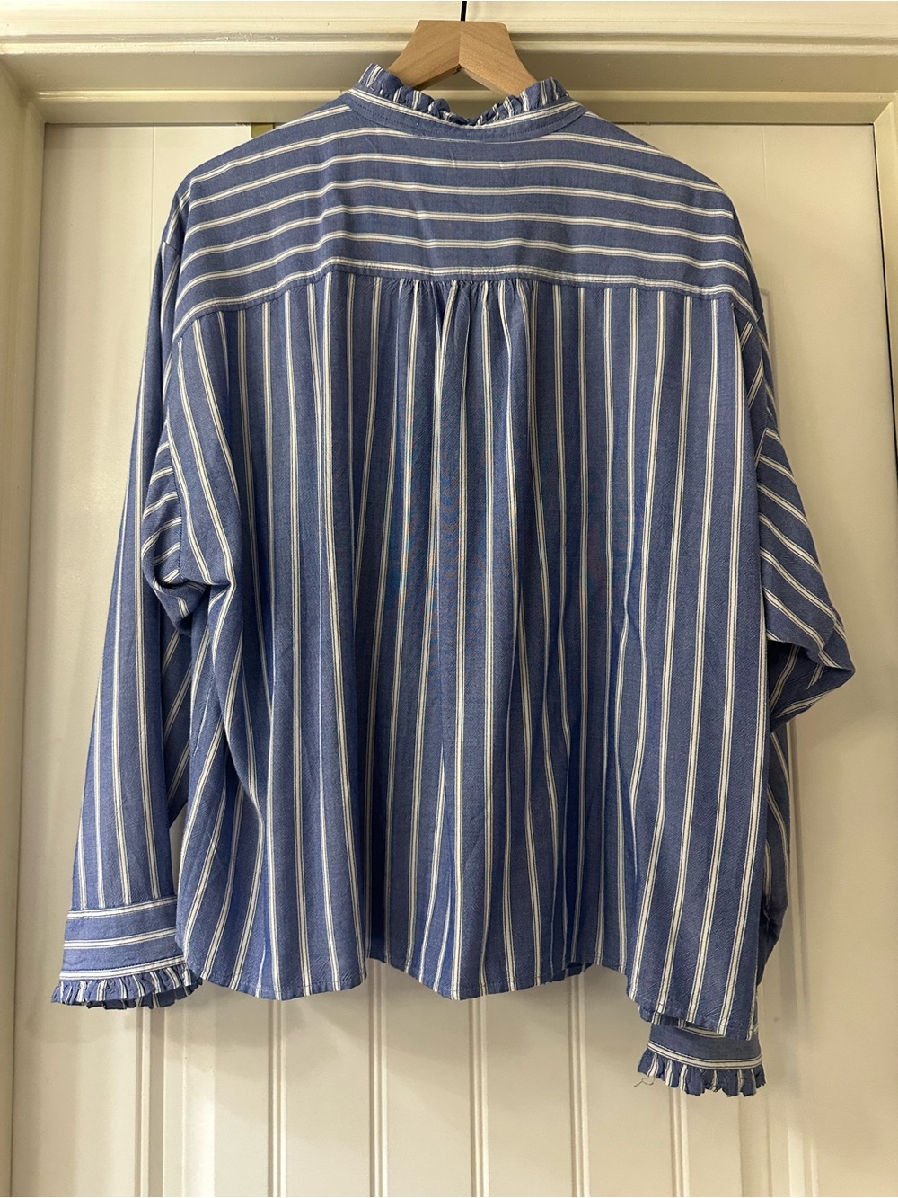 Euc LOFT Blue and White Striped Button-Down Shirt XL - Picture 2 of 7